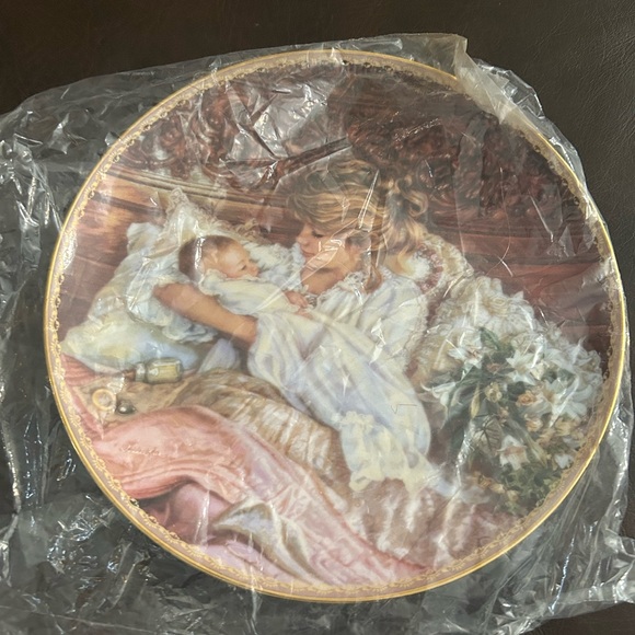 “Welcome Home” Sandra Kuck Mother’s Day Collection Plate Reco 9” mother & baby - Picture 4 of 4